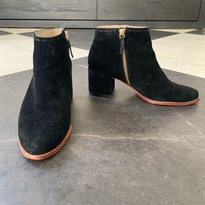 9.5 M Matt Bernson Lido ankle bootie black suede